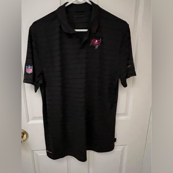 2, NFL Nike Tampa Bay Buccaneers Polo Shirts Size Medium NWT - Picture 9 of 10